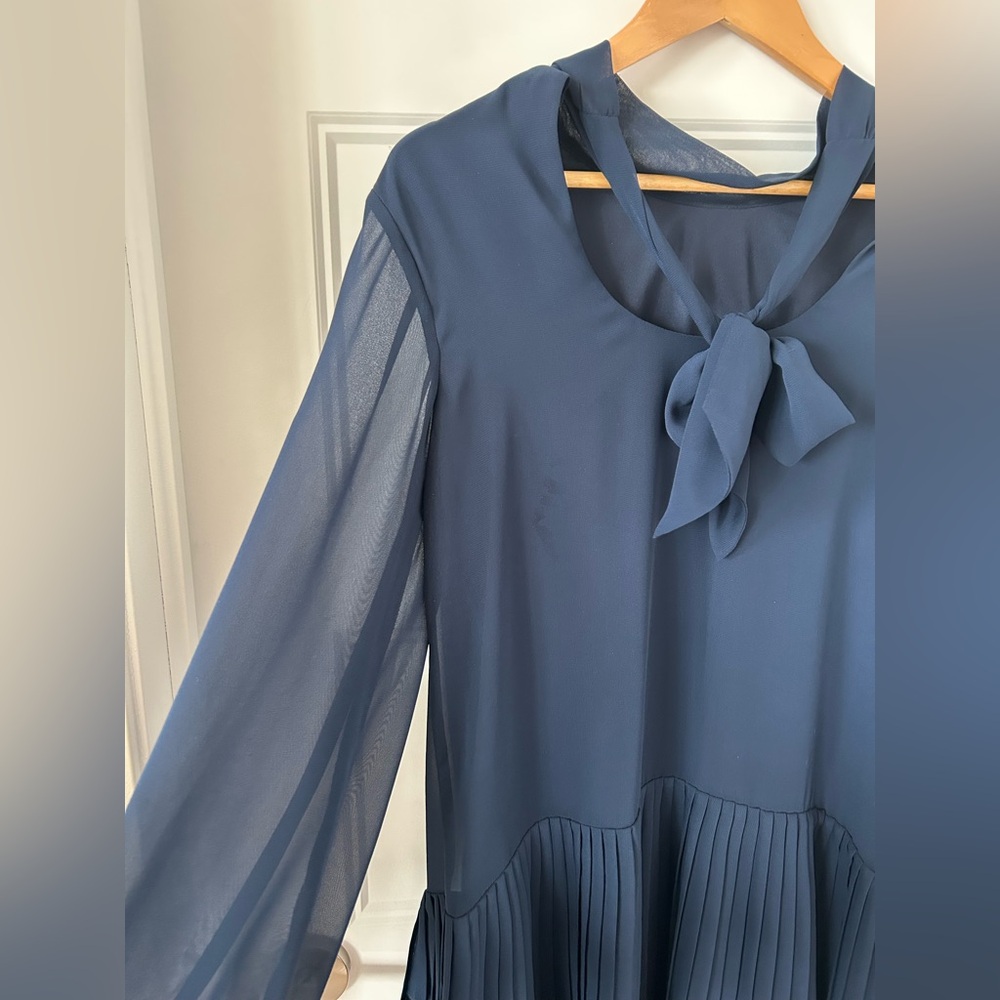 Ali & Jay Navy Pleated Long Sleeve Dress – Never Worn (Size M)